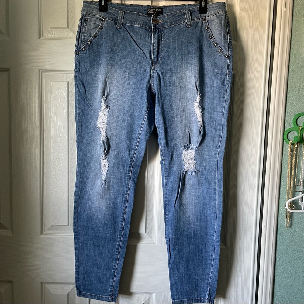 Forever 21 Women’s Plus Size Distressed Jeans Size 16         A118